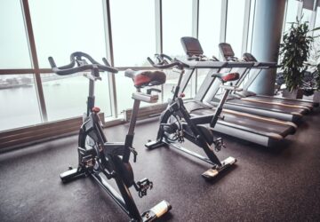 Treadmill vs Exercise Bike: Cardio Machine Comparison Treadmill vs Exercise Bike: Cardio Machine Comparison