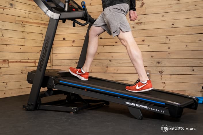 Horizon 7.0 AT Treadmill Incline Matt Feet 