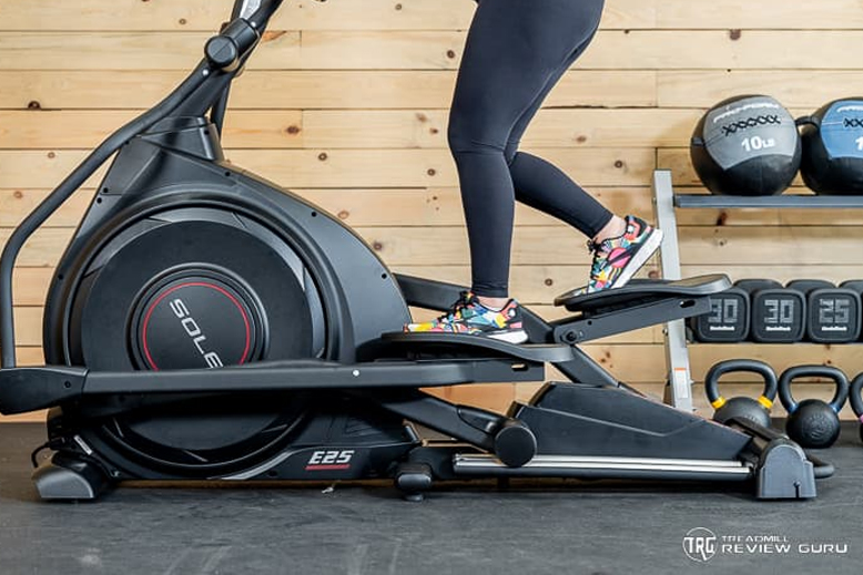 Sole E25 pedaling